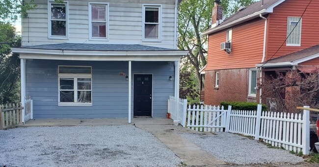 Building Photo - 2022 Plainview Ave