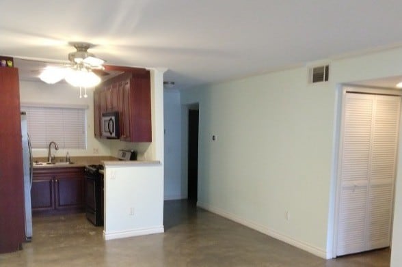 Foto del edificio - 21500 Burbank Blvd