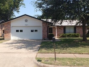 Building Photo - 707 Cavendish Dr