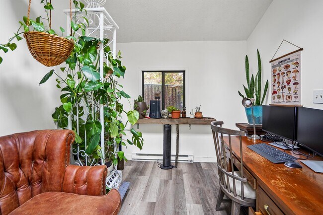 Foto del edificio - 225 W Alderwood Ave
