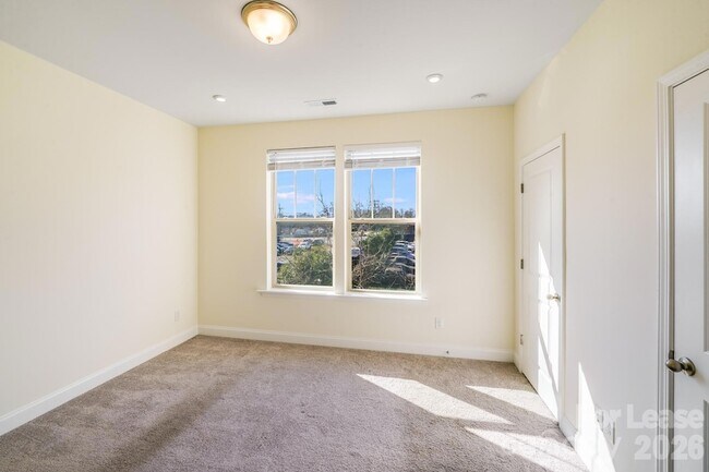 Building Photo - 334 Simeon Dr