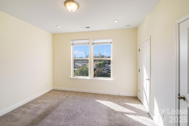 Foto del edificio - 334 Simeon Dr