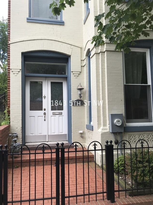 Foto principal - 1843 5th St NW