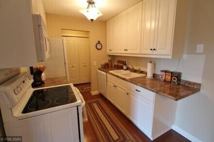 Building Photo - Very Nice 2BD/2BA Condo In Roseville!!!