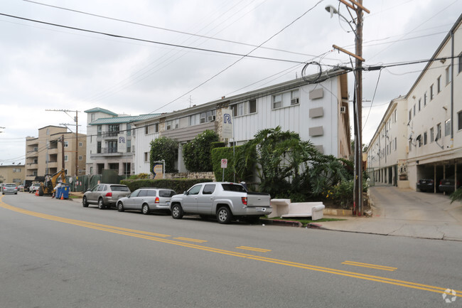 Foto del edificio - Royal Crest Apartments