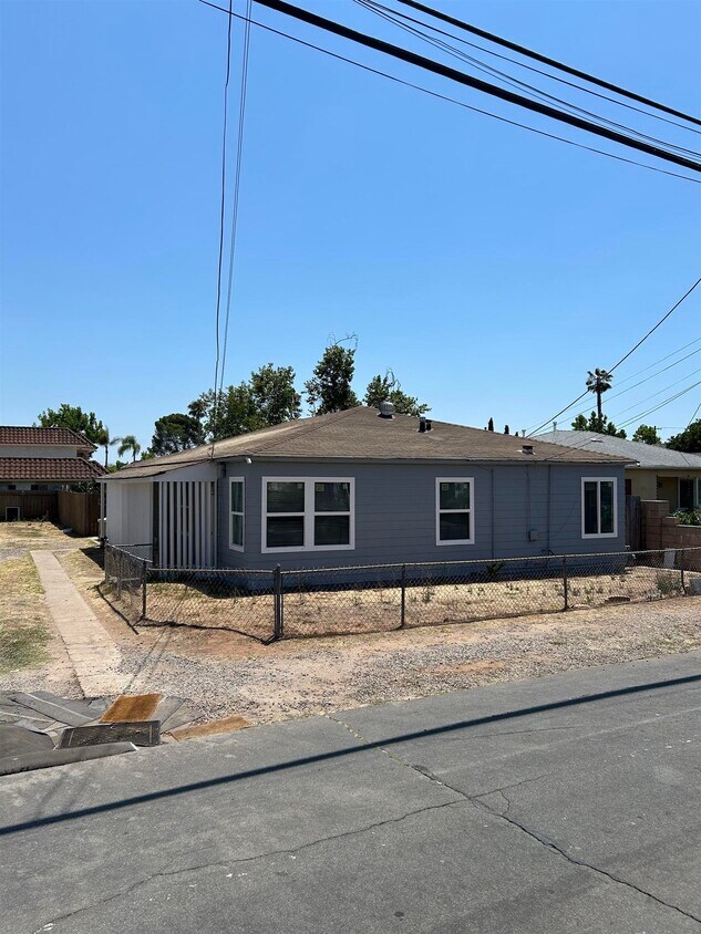 Primary Photo - 7041 Stanford Ave