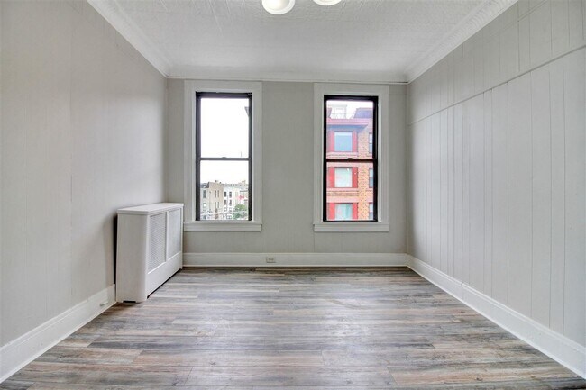 Building Photo - 332 Jackson St