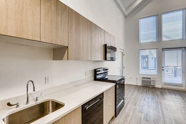 Building Photo - Live Big in a Loft Apartment!