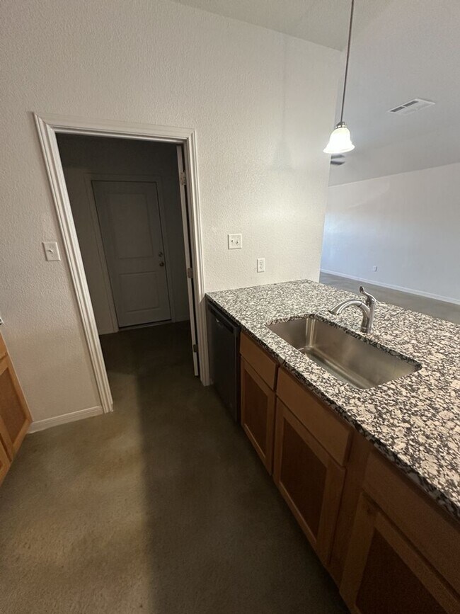 Foto del edificio - AVAILABLE SOON! *MORE PHOTOS COMING SOON* (SECTION 8 ACCEPTED) 1 MONTH FREE