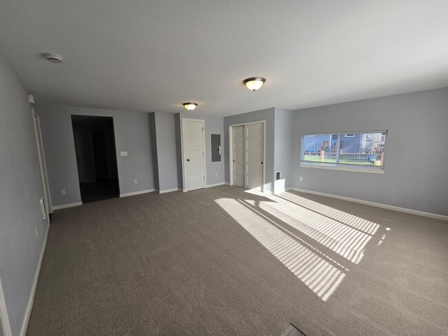 Building Photo - Beautiful Remodeled 2 Bedroom House!!