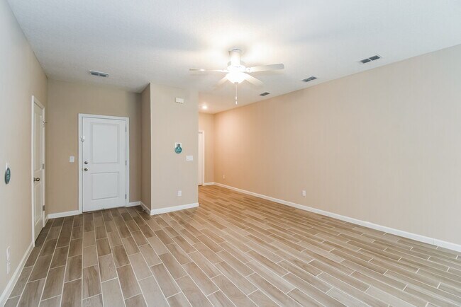 Foto del edificio - 228 Sweet Lemon Ln