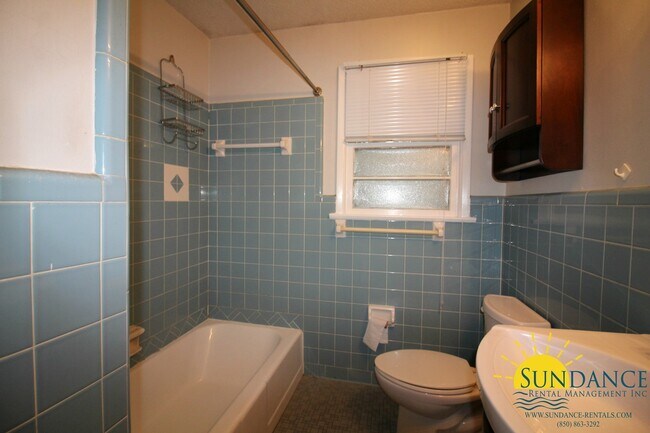 Building Photo - Adorable 1 Bedroom Unit in Niceville