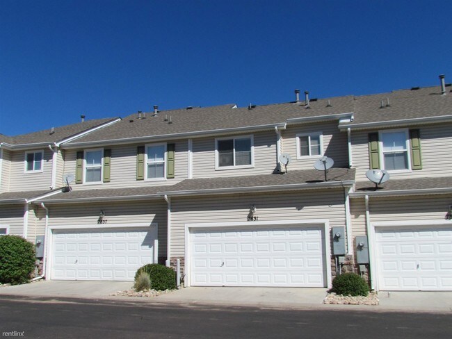Building Photo - 2 br, 3 bath Townhome - 7831 Sandy Springs Pt