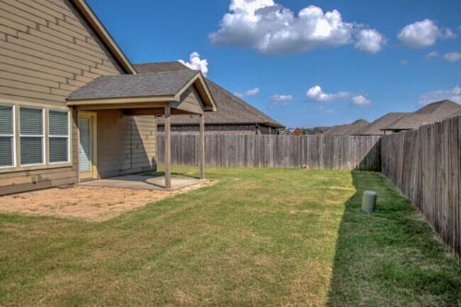 Foto del edificio - BIXBY SCHOOLS.    Great subdivision with pool and playground.