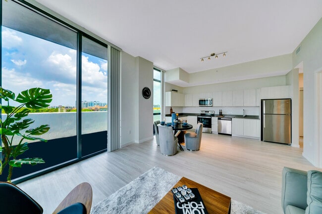 Nine Hollywood - Nine Hollywood Apartments