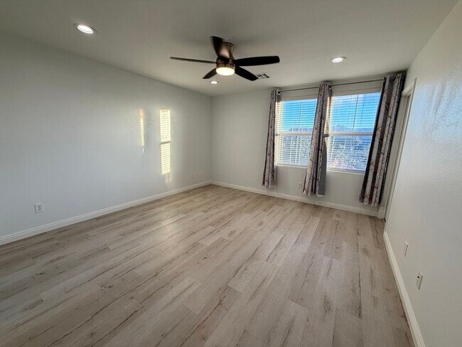 Foto del edificio - Carry Over Showing: This property has been shown before and will be rented to the first most qual...