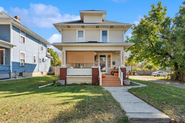 Building Photo - 1124 Elm St