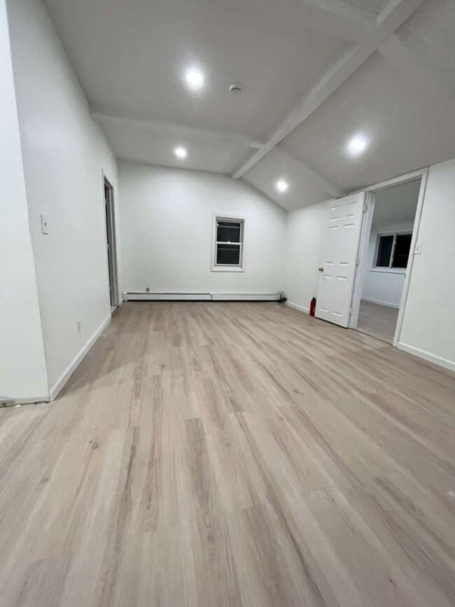 Building Photo - 14 Silver Trl