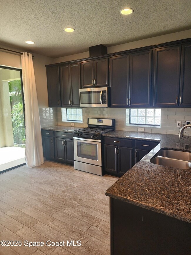 Building Photo - 2882 Amethyst Way
