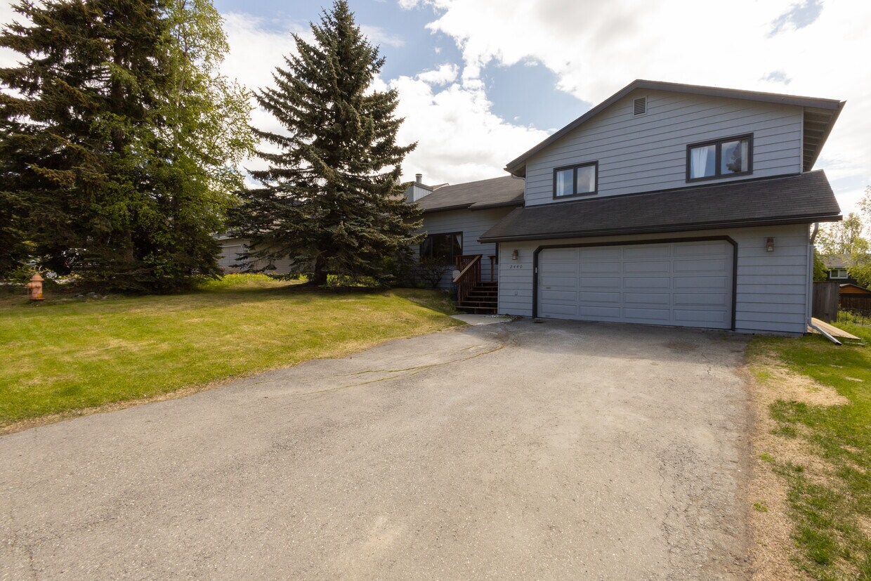 Primary Photo - 2440 Dylan Dr