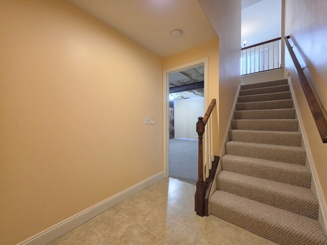 Building Photo - 214 Sagamore Hl