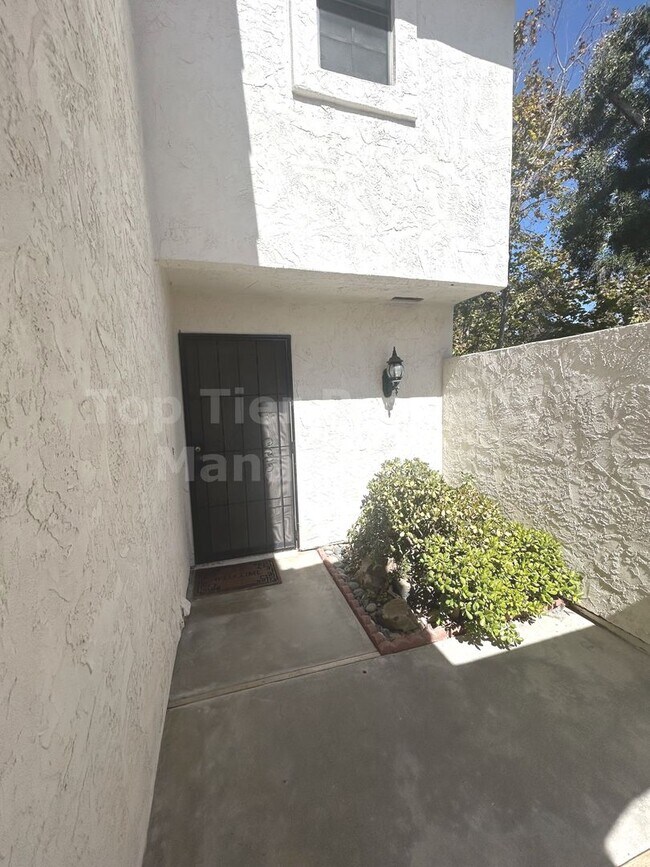 Foto del edificio - **NEW FLOORING AND REFRIGERATOR - 3 bed / 2.5 bath Townhome in South Carlsbad - Available NOW*****