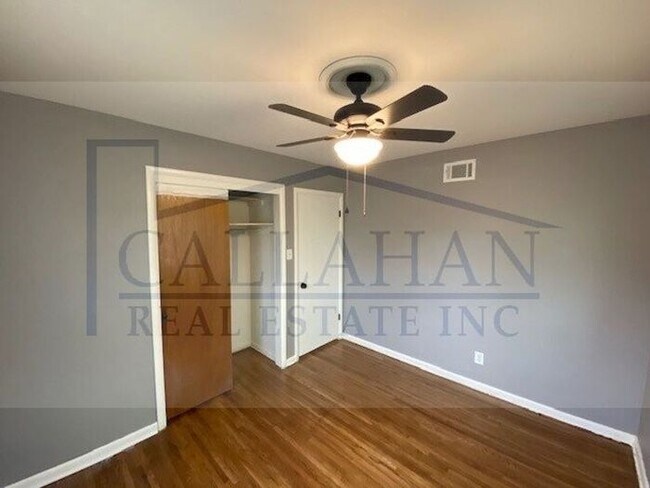 Foto del edificio - Updated Park Hill duplex