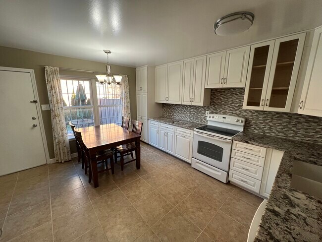 Kitchen - 105 N Ann St