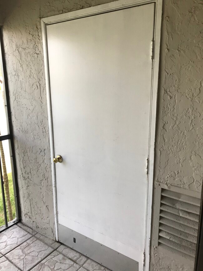 Foto del edificio - 1041 Jefferson Dr