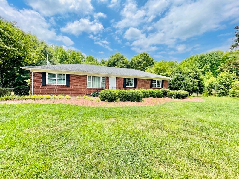 Primary Photo - 306 Weddington Rd