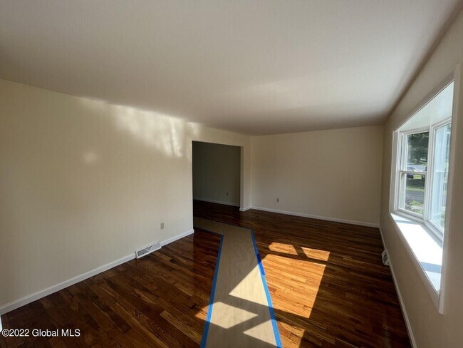 Building Photo - 31 Oakwood Rd