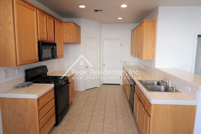 Building Photo - 3 br, 2.5 bath House - 353 Dragonfly Circle