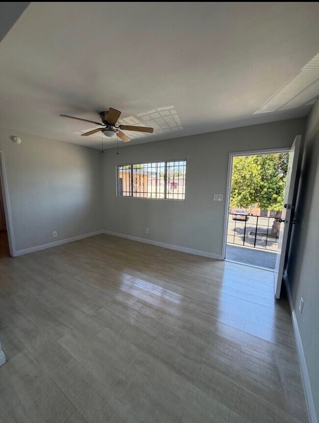 Foto del edificio - 7843 Towne Ave