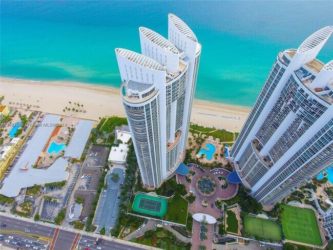 Building Photo - 18201 Collins Ave