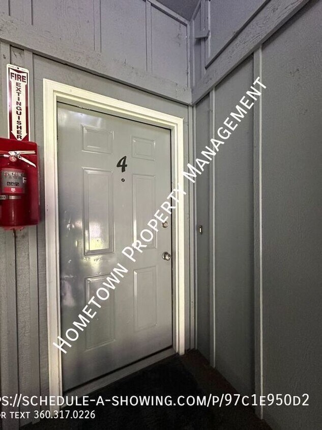 Foto principal - Two Bedroom 1 Bath Upstairs Apartment in L...