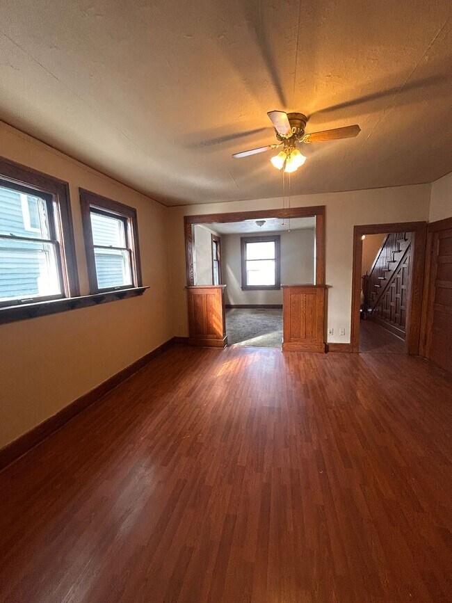 Foto del edificio - 926 Rivermet Ave