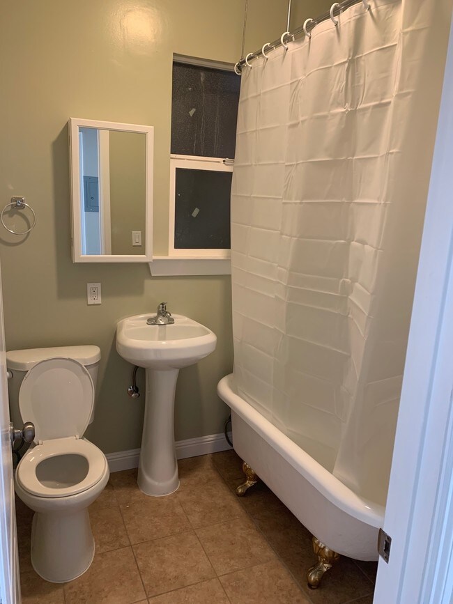 Foto del edificio - 951 O'Farrell St