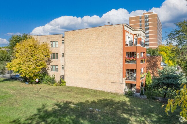 Building Photo - 4610 S Drexel Blvd E