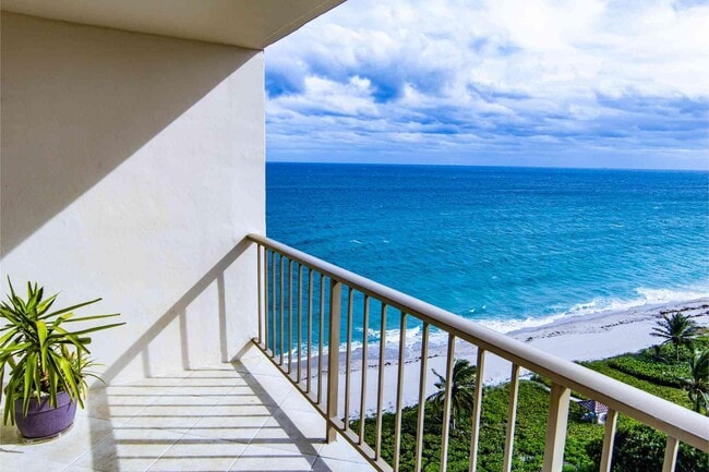 Building Photo - 1021 Hillsboro Mile