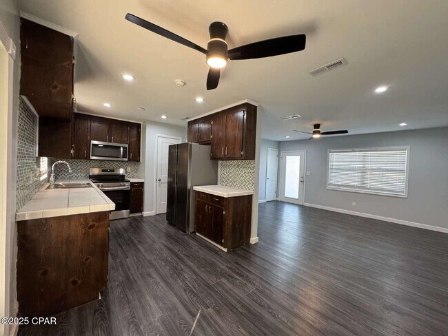 Foto del edificio - 1220 Tennessee Ave