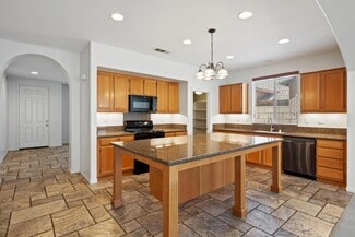 Building Photo - 84126 Canzone Dr