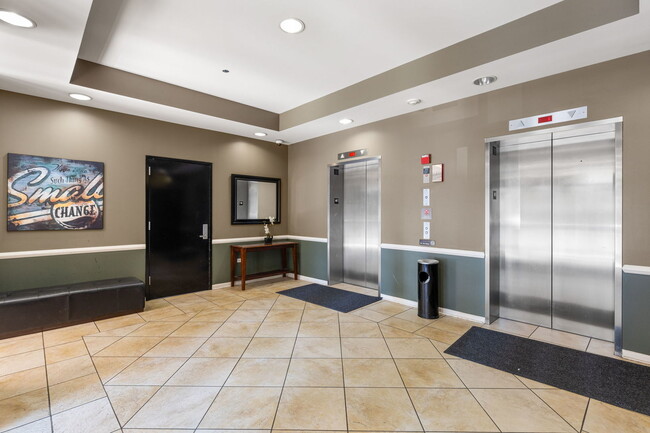 Building Photo - 656 Pearson St