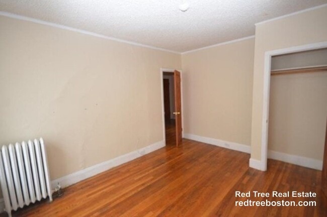Building Photo - 244 Kelton St