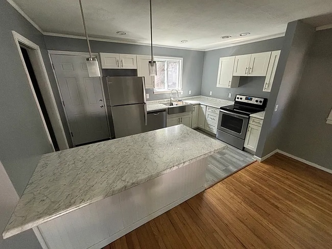 Building Photo - 305 Hunt Dr