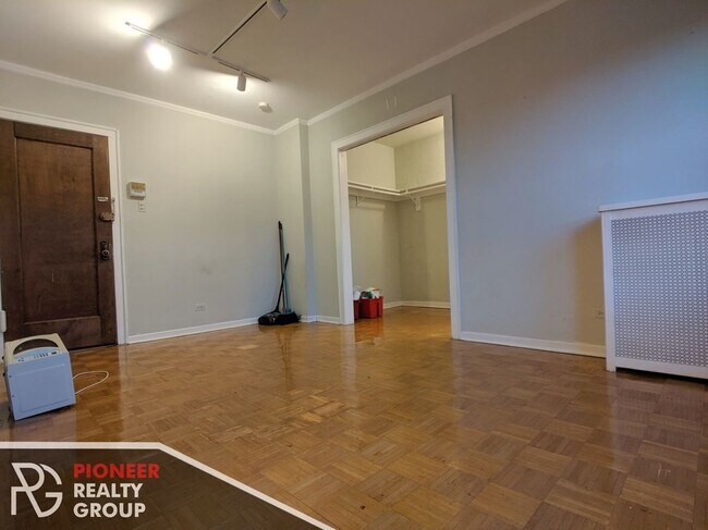 Foto del edificio - 739 W Belmont Ave