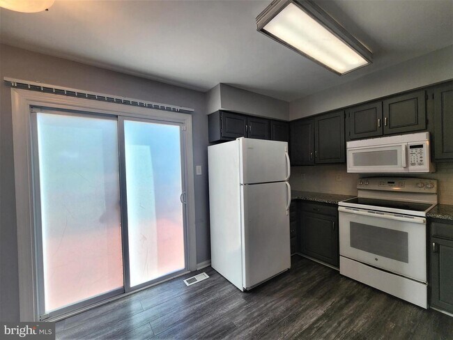 Building Photo - 16 Pine Chip Ct