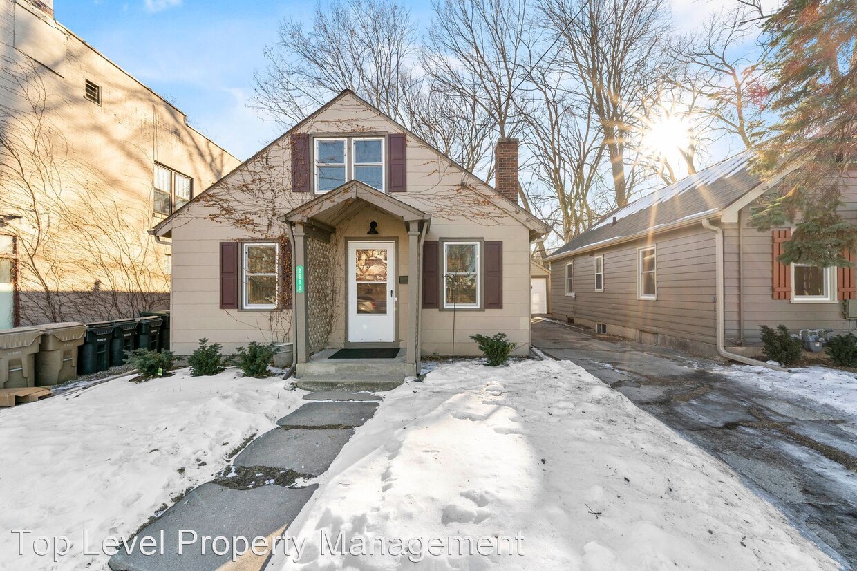 Primary Photo - 3 br, 2 bath House - 2613 University Ave