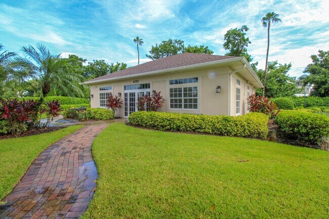 Building Photo - ** WALDEN OAKS 2 PLUS A DEN\2 BATH WITH GA...