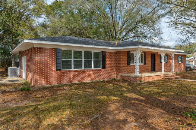 Building Photo - 413 Long Dr