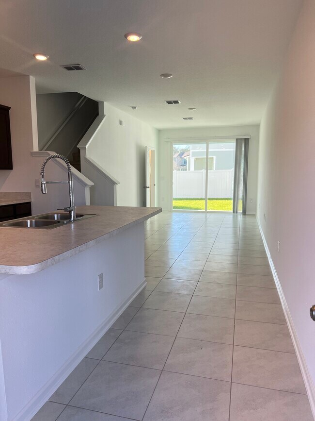 Foto del edificio - 4942 Equinox St